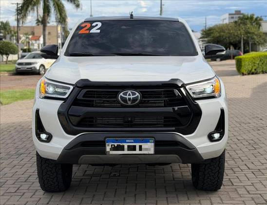 TOYOTA HILUX 2.8 D-4D TURBO DIESEL CD SRX 4X4 AUTOMÁTICO